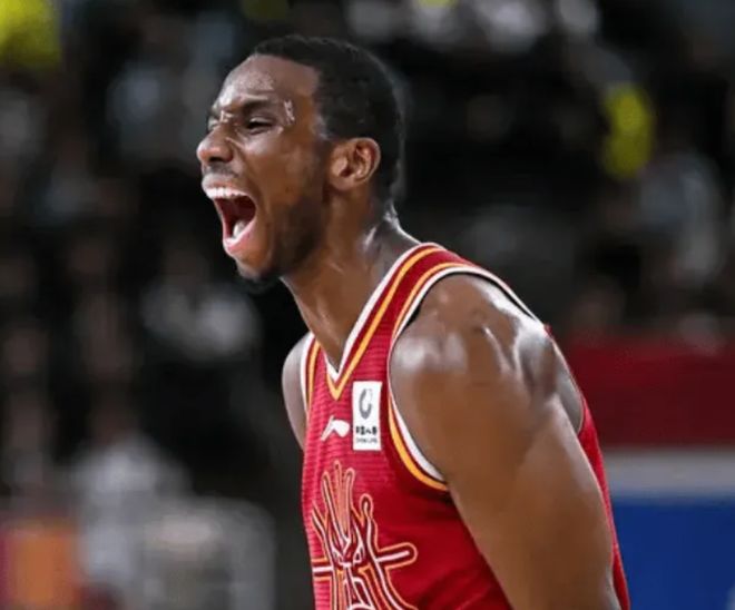 山西引众人失望!防守漏三分,篮板被虐,张宁带伤副作用攻守全崩