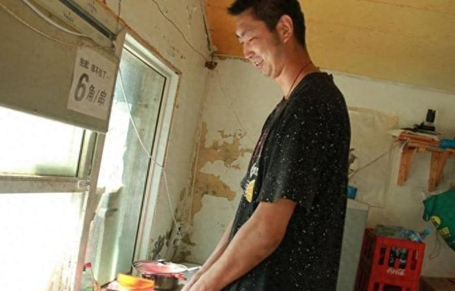 46岁男篮传奇人物:被队医毁掉前程,拒绝铁饭碗,靠卖麻辣烫为生