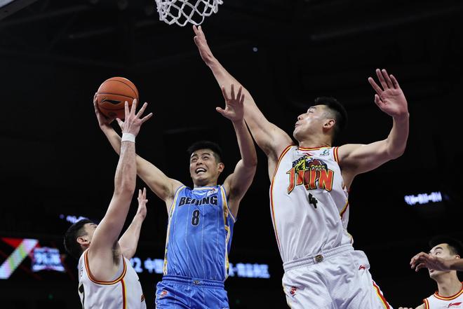 场均仅11+9，生涯新低！才30岁状态就开始下滑，你比易建联差远了