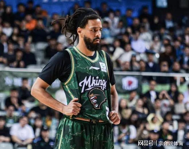 太荒唐,CBA又闹出大笑话,业务选手打一场就离开,球迷太无语