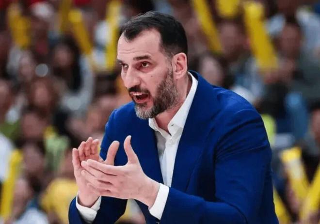 广东男篮77-74险胜，两悍将居功至伟，代理主帅获认可 一隐患明显