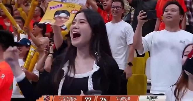 徐杰的2+1判罚正确吗？裁判专家给出答案，球迷：不是2+1也属违体