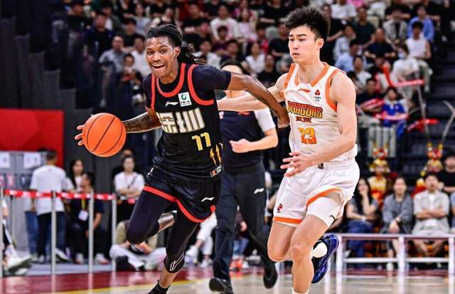 22投狂砍45分15板14助！一人撑起全队进攻，这才是CBA最顶级外援