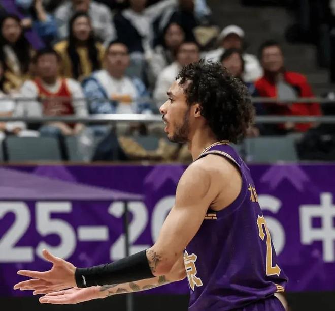 豪斯+两内救了张庆鹏!北控战绩压广州1胜场,再赢2场锁季后赛!