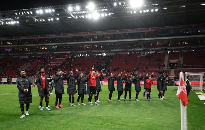 三球领先却怕客场:欧联杯晋级的悖论