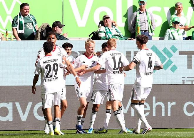 沃尔夫斯堡总监夸对手:这球他平时不这么进