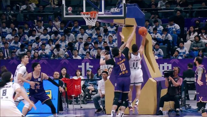 4连败濒临崩溃!CBA劲旅打成鱼腩,关键1战:邱彪连犯3次致命失误