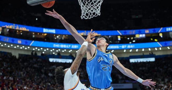 CBA焦点战！北京vs山东，赛前带来北京男篮曾凡博、周琦、新主教练以及山东男篮高诗岩最新消息