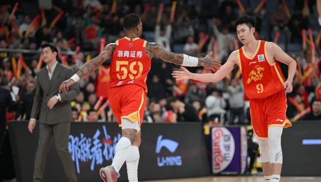 浙江广厦VS南京同曦！威廉姆斯上演首秀，王博拒绝输球，央视直播