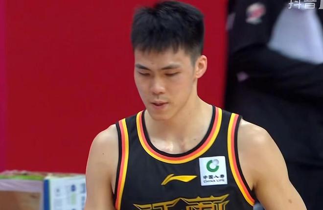 领先23分险被逆转，福建男篮险胜，邹阳19+12庞峥麟11中3状态低迷