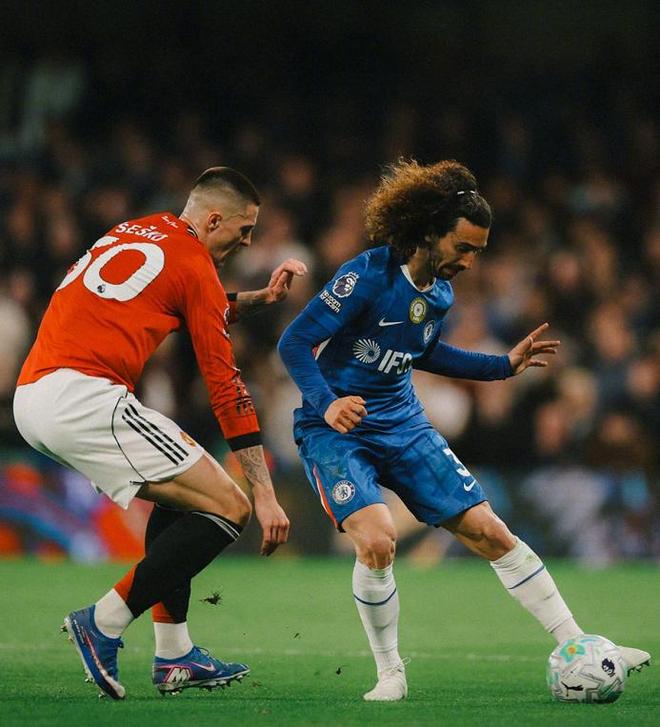 足坛悲喜夜：热刺15轮不胜，曼联送切尔西耻辱纪录，马竞饮恨决赛