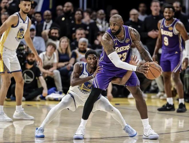 裆下掏球!你们就这么防守詹姆斯的?!