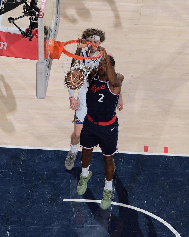 小卡21+7无缘季后赛：末节仅2分出局 或打完快船生涯最后一战