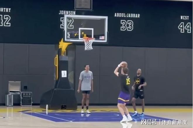 不玩了，詹姆斯要动真格！湖人留有21岁后手