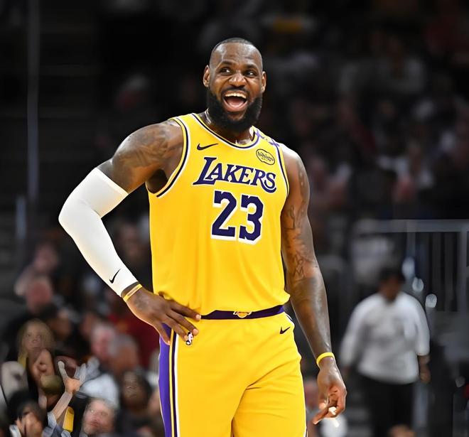 老詹复出!湖人119-103勇士,谁是本场比赛的功臣,数据不会说谎