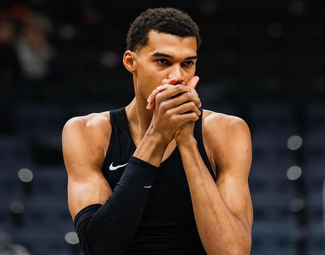 马刺19分大胜独行侠!文班狂轰40分13板5助2帽,弗拉格空砍33+6+5