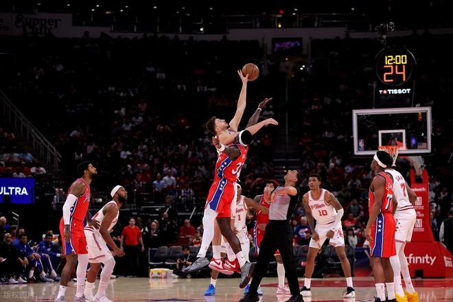 拒绝28分逆转！杜兰特29+7+5罚球里程碑！飞天遁地，阿门打爆76人