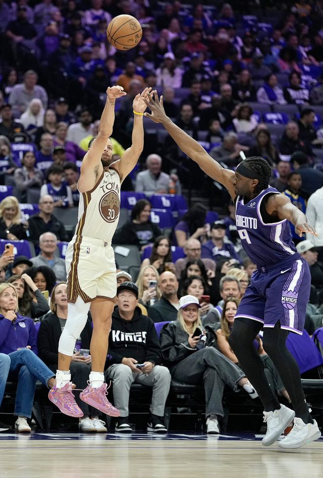 库里11+5勇士不敌国王吞连败,波杰姆斯基30分国王4人20+