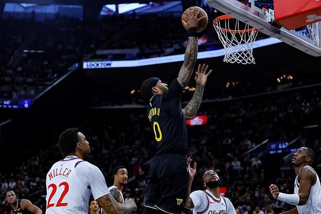 收官战毫无存在感！勇士到了附加赛还会继续重用这位后场大闸吗？