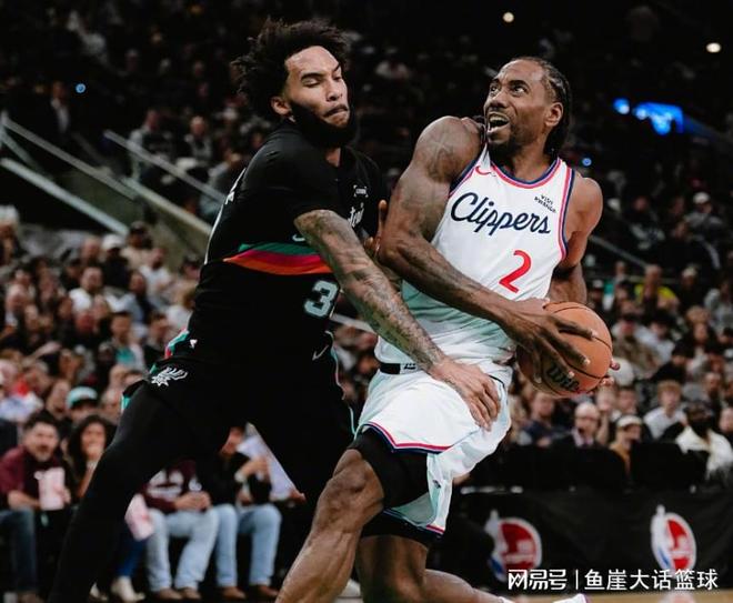 快船112-116马刺！文班亚马说出一事实，伦纳德赛后也直言不讳