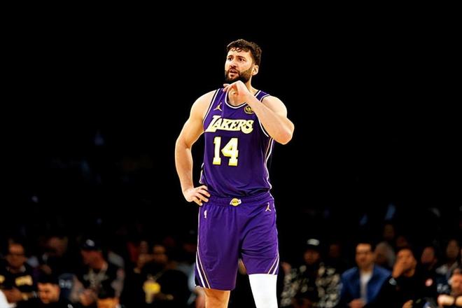 连勇士内线都打不动！湖人应该立刻裁掉这位能力有限的替补中锋？