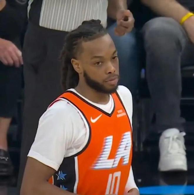 3分钟4失误！哈登替身首秀闹麻了…