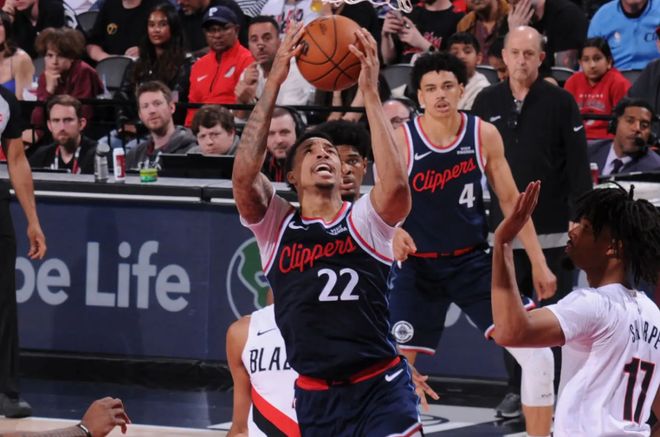 没想到到了生死战,快船全队唯一可靠的替补竟然还是这位次轮秀?