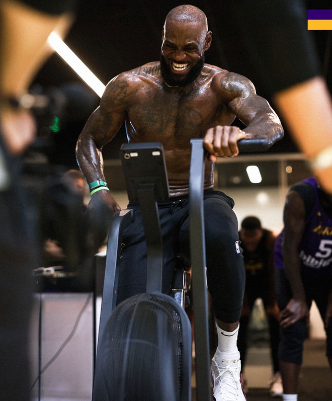 41岁勒布朗仍八块腹肌！官方晒数据证仍在巅峰 创7纪录欲单核逆袭