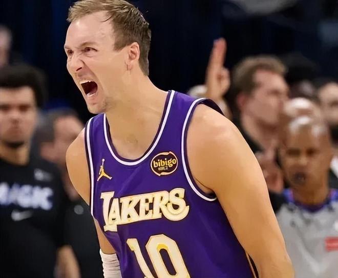 湖人3配角价值突显!肯纳德攻守全输出,史密斯连爆,布朗尼进步