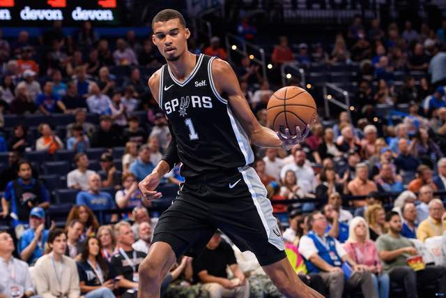 40分打脸65场！文班带伤复出硬刚铁律