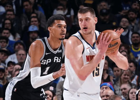 文班亚马20+10+3帽难阻颓势，马刺遇掘金或折戟季后赛