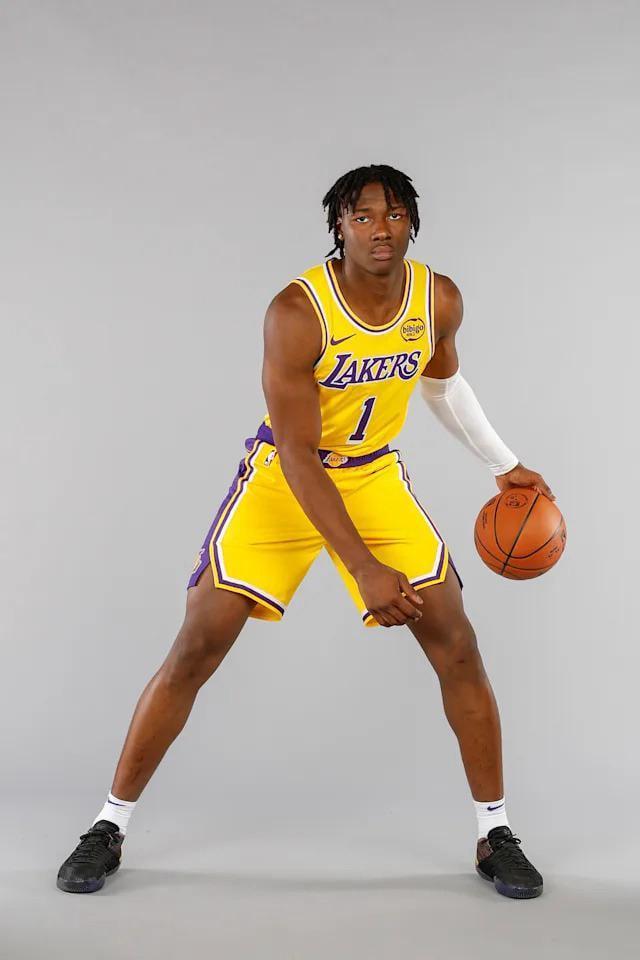 范德彪复出3场又躺平,湖人替补席真敢这么玩?