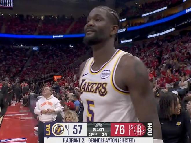 突发！艾顿高效19+10后肘击申京脖颈 被吹罚二级恶犯驱逐离场