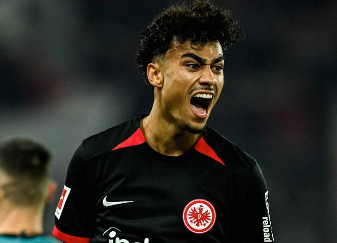 图片报：巴萨密切关注纳撒尼尔-布朗，法兰克福要价6500万欧