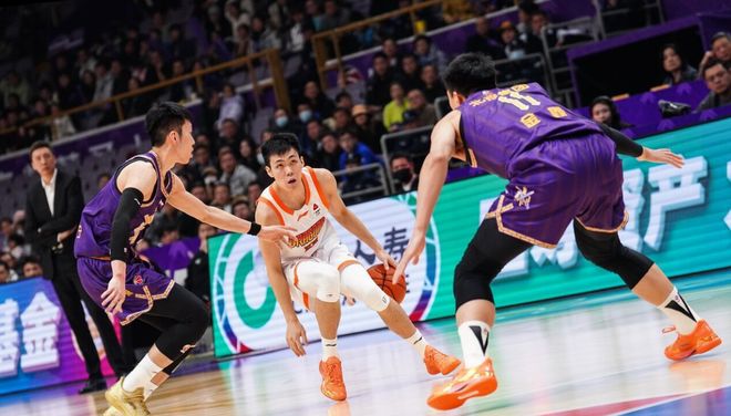 老六落选？中国男篮启程赴日缺庞峥麟 徐杰因伤无缘高诗岩很稳