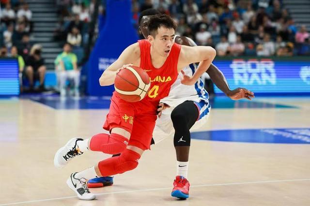 中国男篮确定世预赛对日14人名单，延用核心阵容