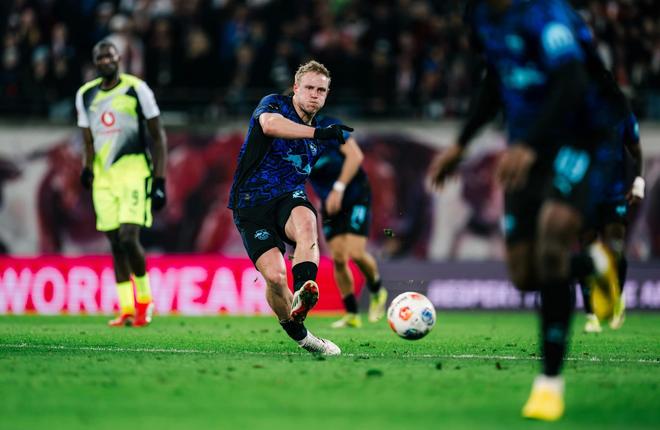 莱比锡官方:施拉格尔内收肌受伤,预计将缺席数周