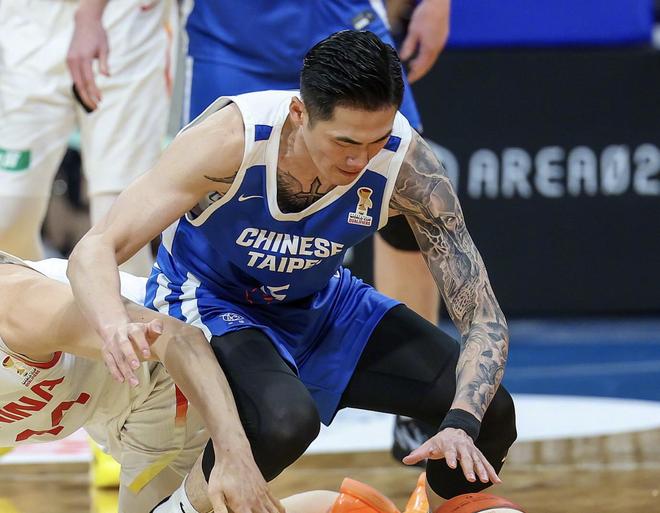 记者:感谢中国台北主教练末节不上刘铮,让卢峻翔一通乱干