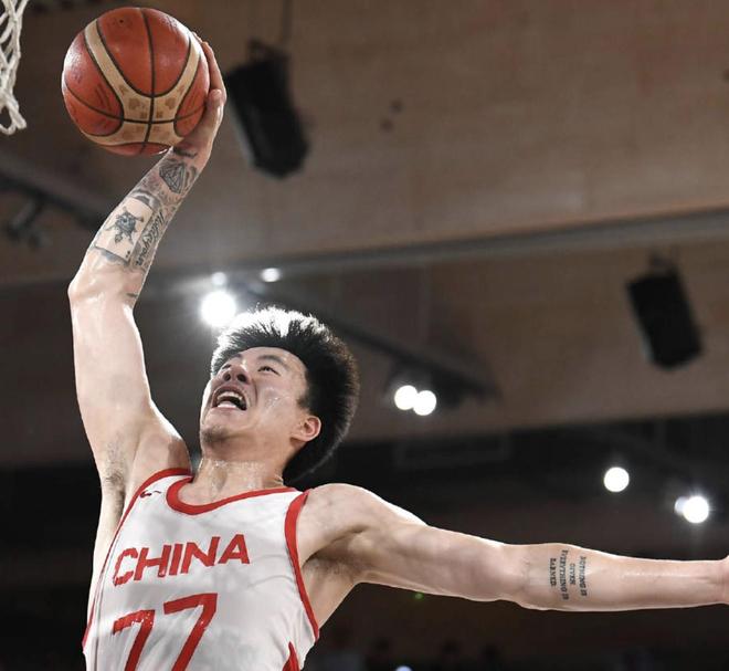 媒体人:今天赢在朱俊龙和李弘权,张镇麟现在咋完全没运动能力了