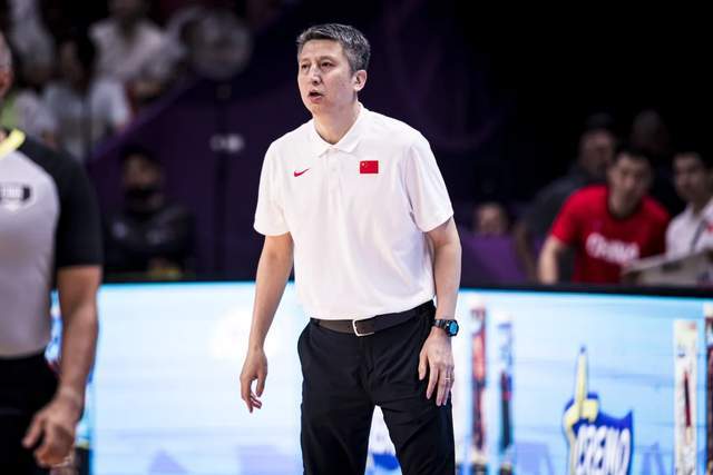 真好！郭士强给男篮奇兵留作业，李弘权够暖心，济南小伙意味深长