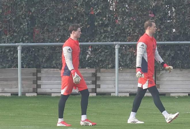 图片报:诺伊尔将首发出战门兴;16岁小将阿贾伊随一线队训练