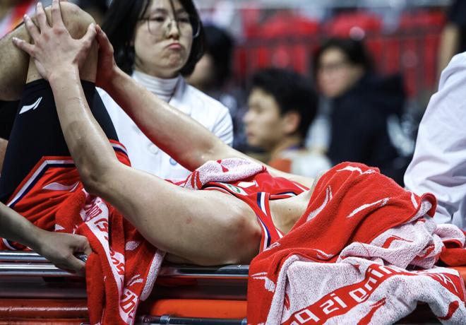 郭艾伦遭遇前交叉韧带断裂,高诗岩更新社媒:早日康复,伦哥