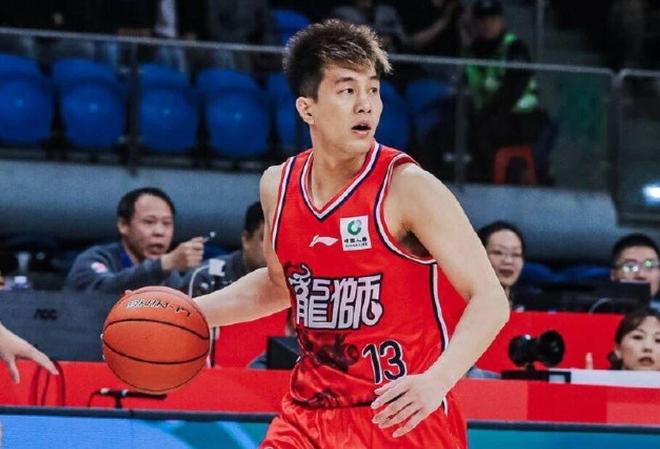 官宣!郭艾伦韧带断裂赛季报销,职业生涯或就此终结!