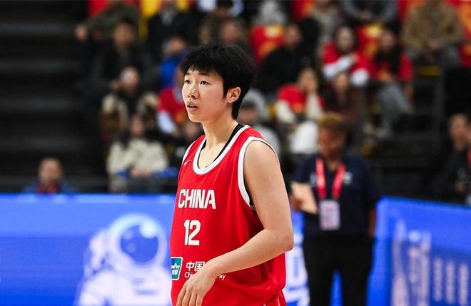 砍12+4+3!中国女篮25岁1米78冠军后卫崛起:扮演杨力维替身?