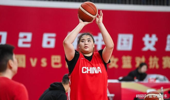 18投轰29分13板!女篮大鲨鱼这两战杀疯了:国家队该有她一席?