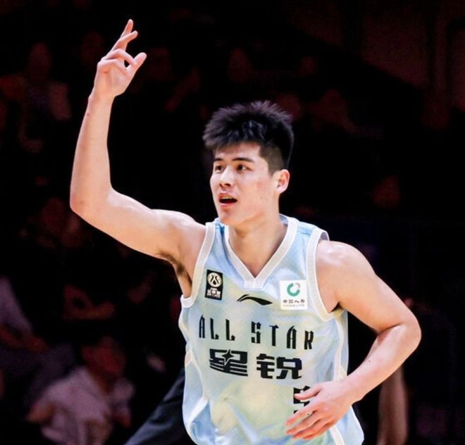 上半场狂轰22分!广东小将闪耀星锐赛,拿下生涯首个MVP