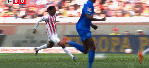 半场：弗赖堡2-2勒沃库森，铃木唯人破门，格里马尔多扳平