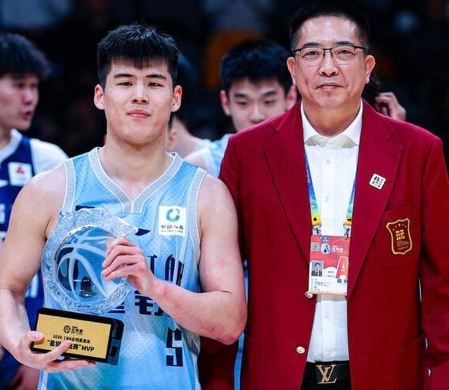 17投砍26分6板!广东20岁锋线新星闪耀星锐赛,值得杜锋更多信任