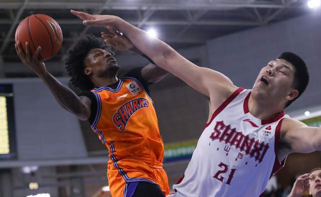 上海VS北控全力横扫!两位大牌外援无法阻挡,卢伟要冲击联盟第一