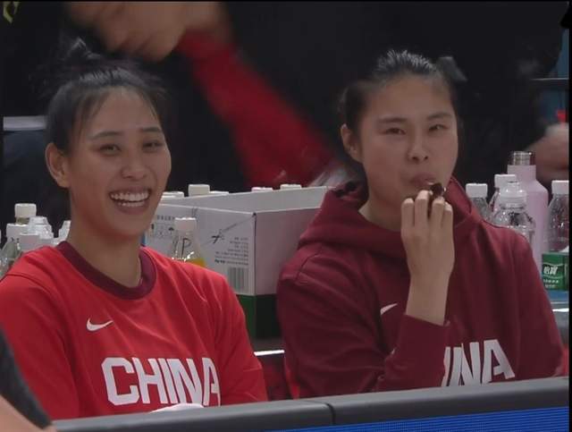 韩旭4分2篮板,李月汝没有出战!一场34分大胜,中国女篮击败捷克